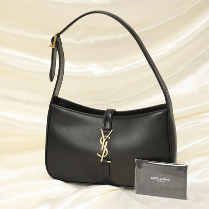 Saint Laurent Le 5 À 7 Hobo Bag In Patent Leather - Black - Women