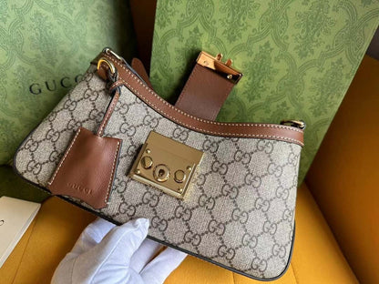 GG Supreme 811705 bag