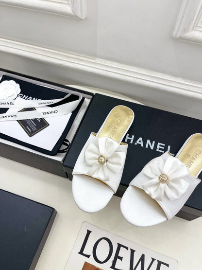 CC 26s Bow Slippers White Satin Sheepskin 586897