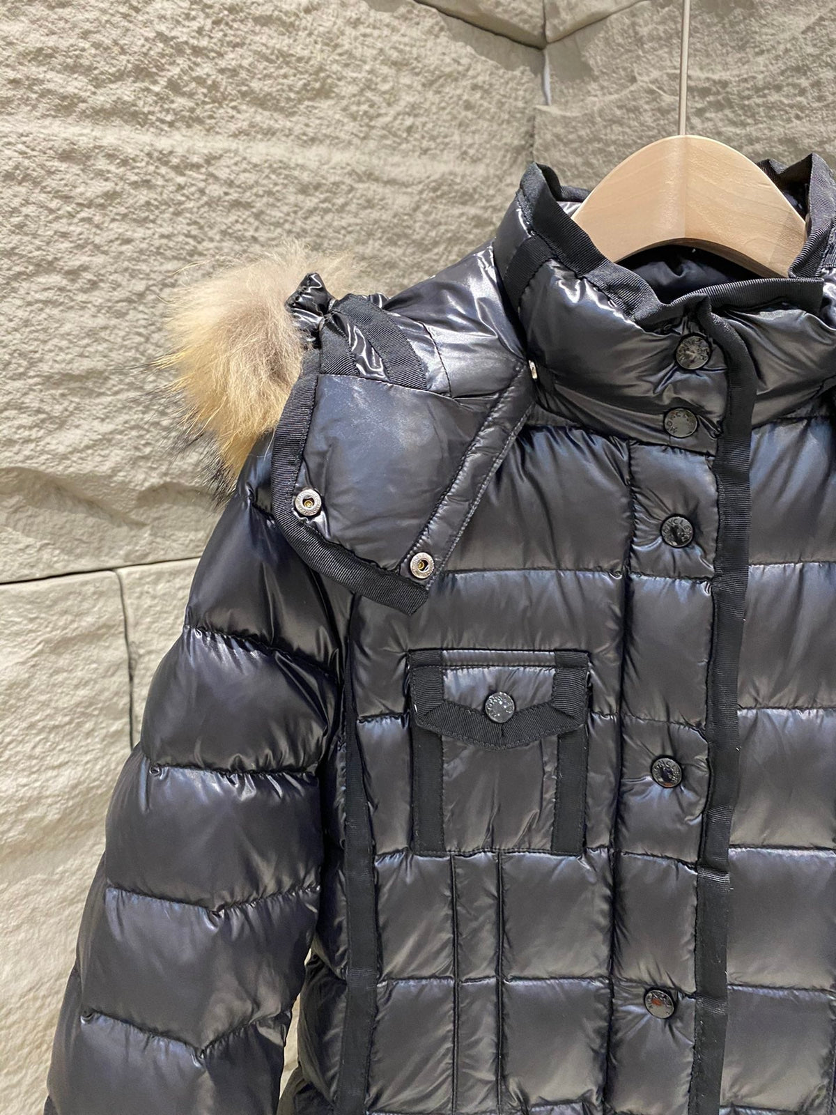 Moncler Puffer Jacket Hood Black Fur 341352