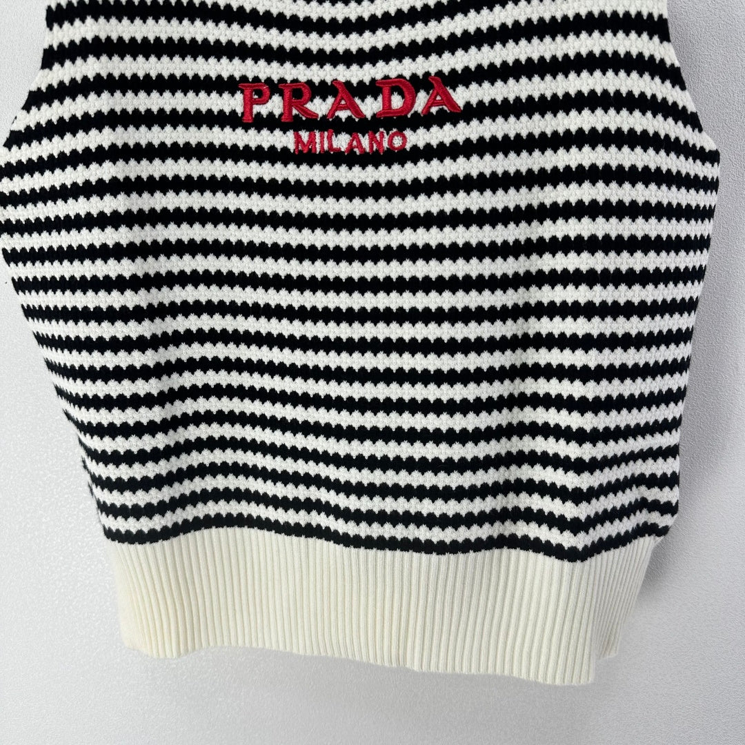 Prada 26s Knit Vest Black White Stripes Ribbed Knit 348999