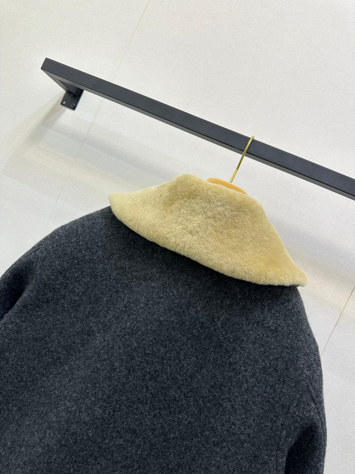 Miu 25 FW Collar Coat Dark Grey Sheep Wool 346114