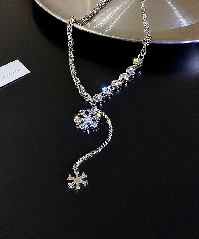 Beautiful Silk Alloy Zircon Snowflake Pendant Necklace