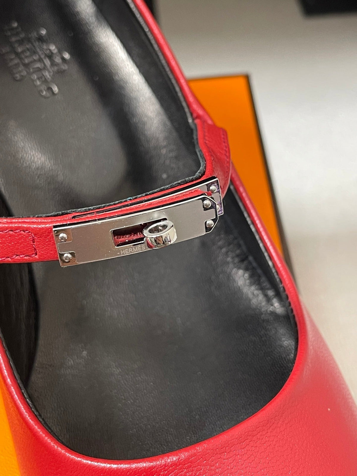 HM 26 Majeste 60 Pump Red in Calfskin 593827