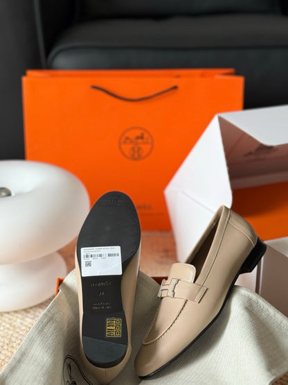 HM Paris Loafers Beige Calfskin 581246