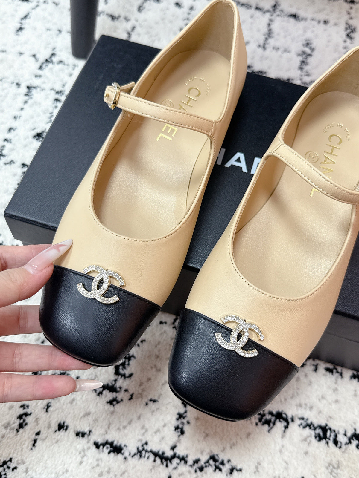 CC 25B MaryJane Shoes Black Beige Sheepskin