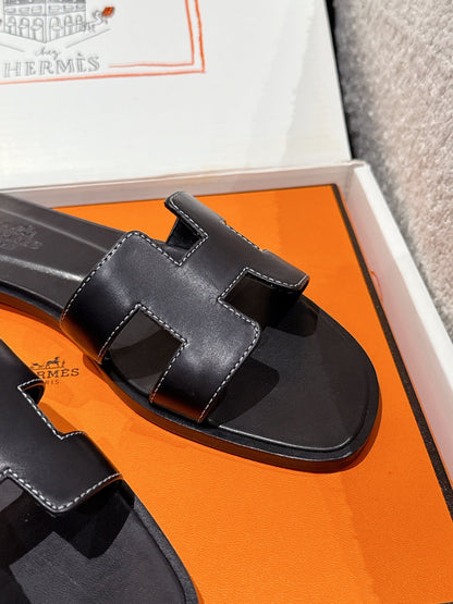 HM 25 Oran Sandal Black Calfskin White Stiching