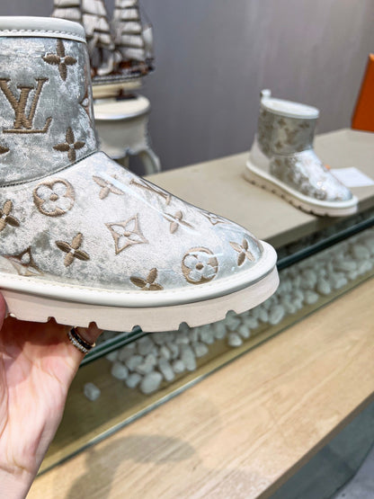 LV 25 Snow Boots Ivory Scratch-Resistant PVC Wool 576229