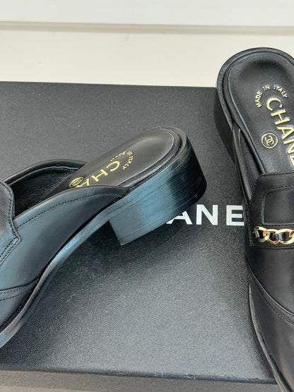 CC 25s Double C Buckle Half-Length Slippers Black Calfskin 557701