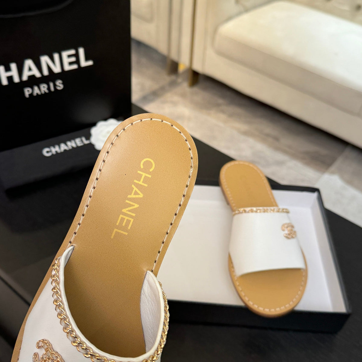 CC 26C Double C Chain Cross White Beige Sheepskin