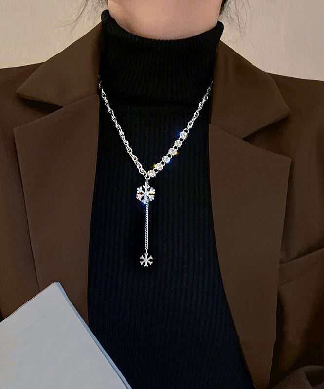 Beautiful Silk Alloy Zircon Snowflake Pendant Necklace