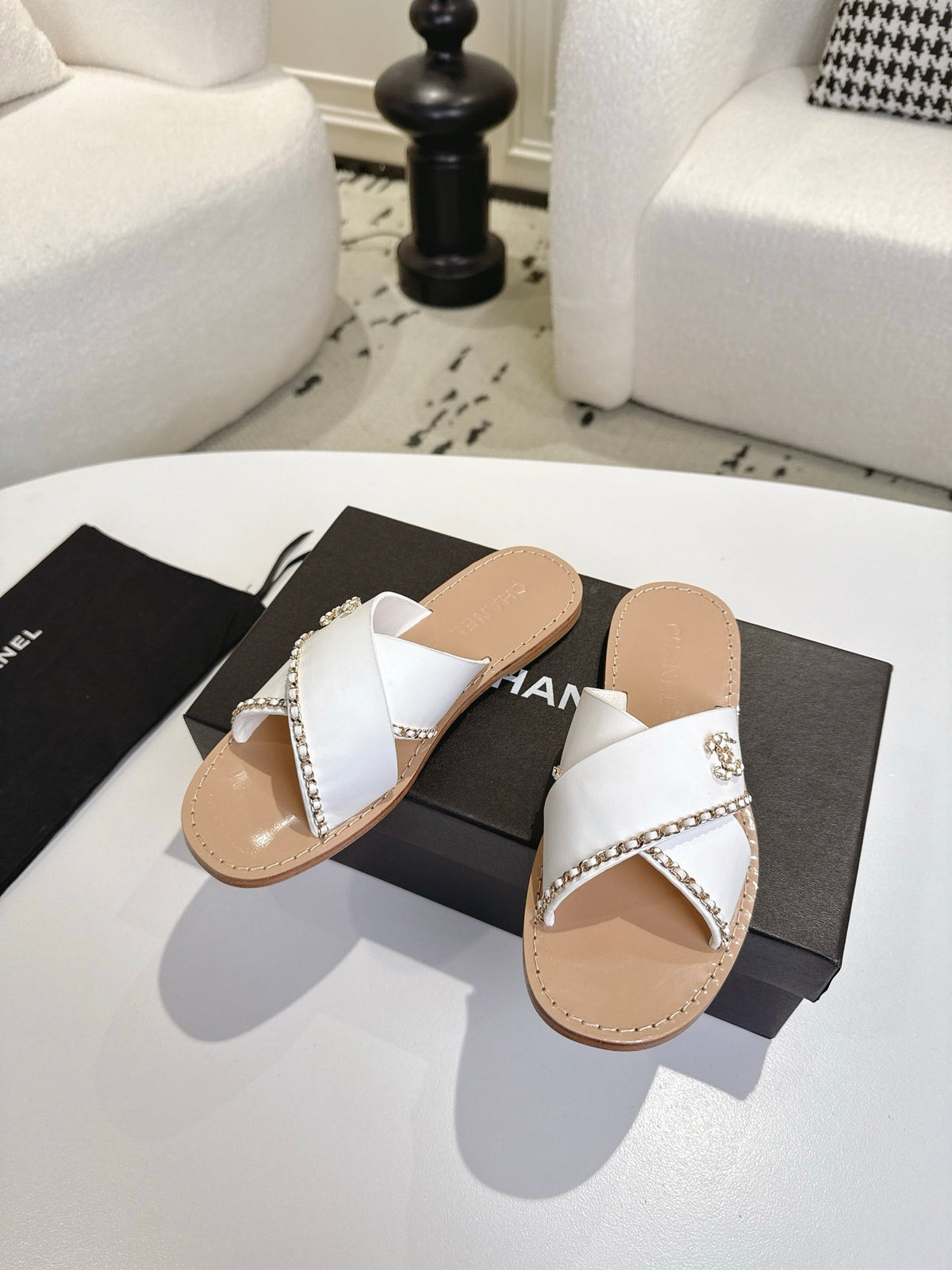 CC Cruise 2025/26 Mules White Light Beige Calfskin 570315
