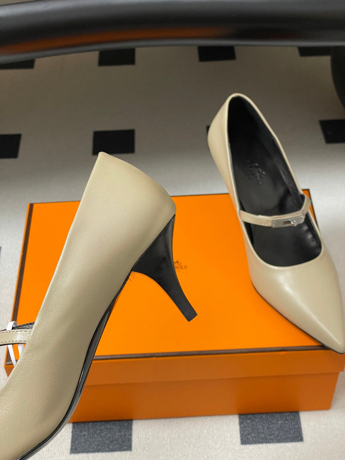HM 26 Majeste 60 Pump Beige in Calfskin 593829