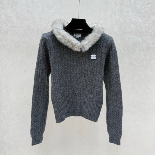 CHANEL 25S FUR-COLLAR CARDIGAN 517