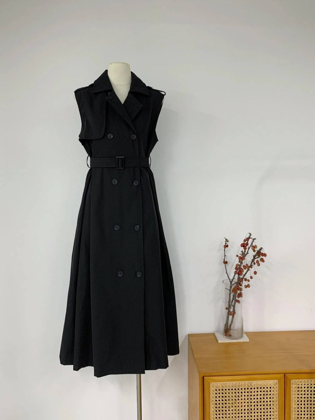 Sleeveless V-Neck Trench Coat