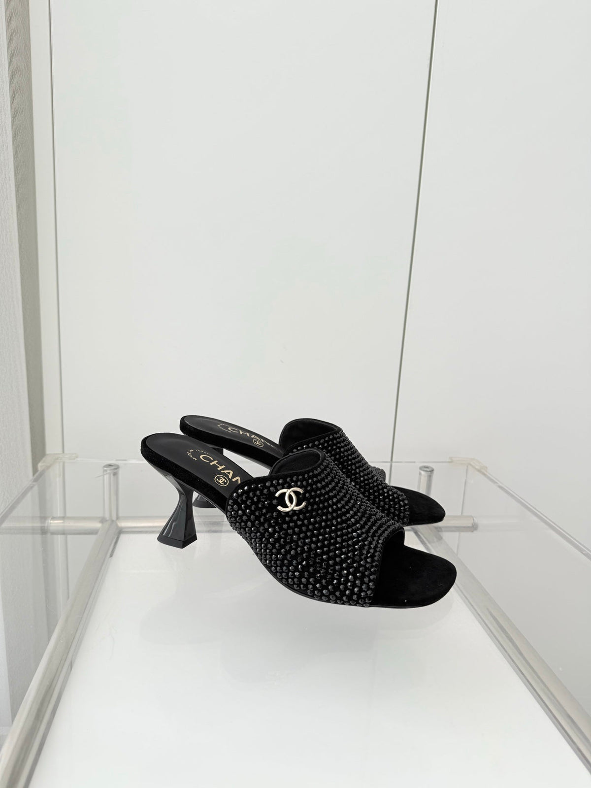 CC 26 Sandal 70 Black Rhinstone Deer Hide 597372