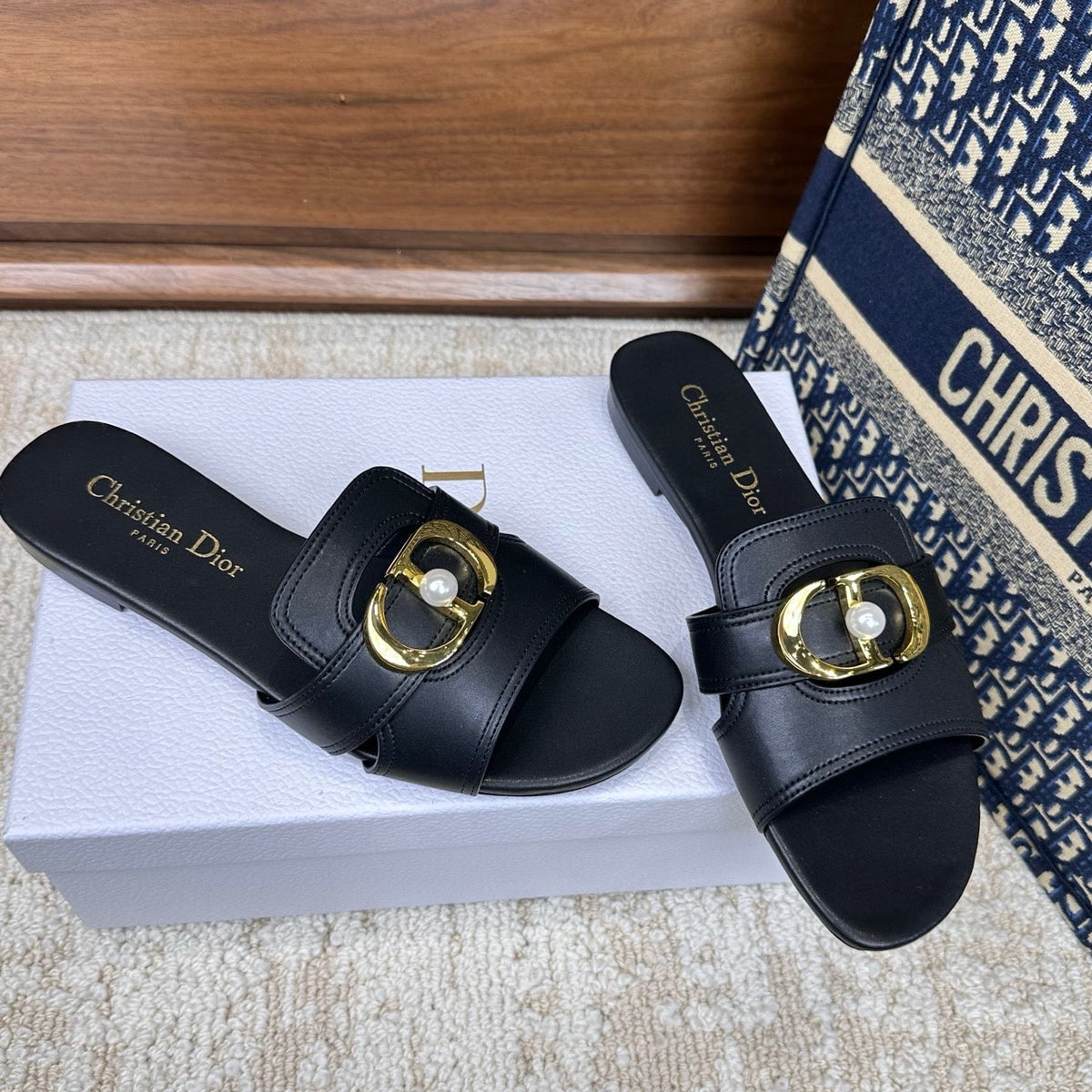 CD Montaigne Sandals Black in Calfskin 598176
