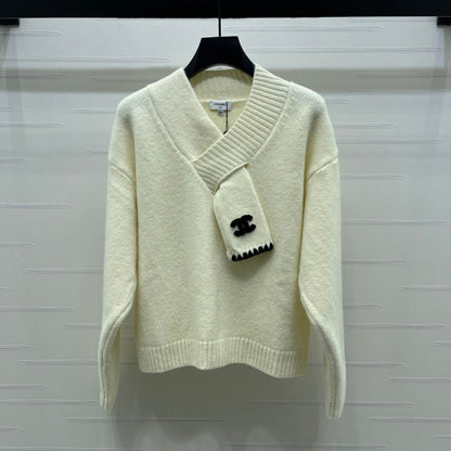 CHANEL 26 SCALF & V-NECK WHITE SWEATER 335372