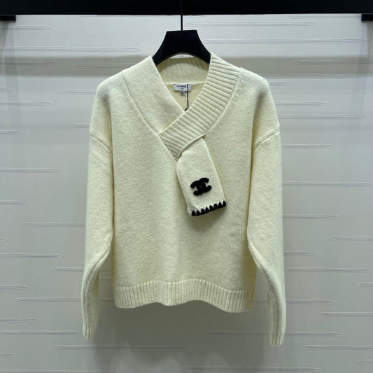 CHANEL 26 SCALF & V-NECK WHITE SWEATER 335372