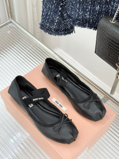 Miu Classic Bow Letter Ballet Flat Black Sheepskin 570999