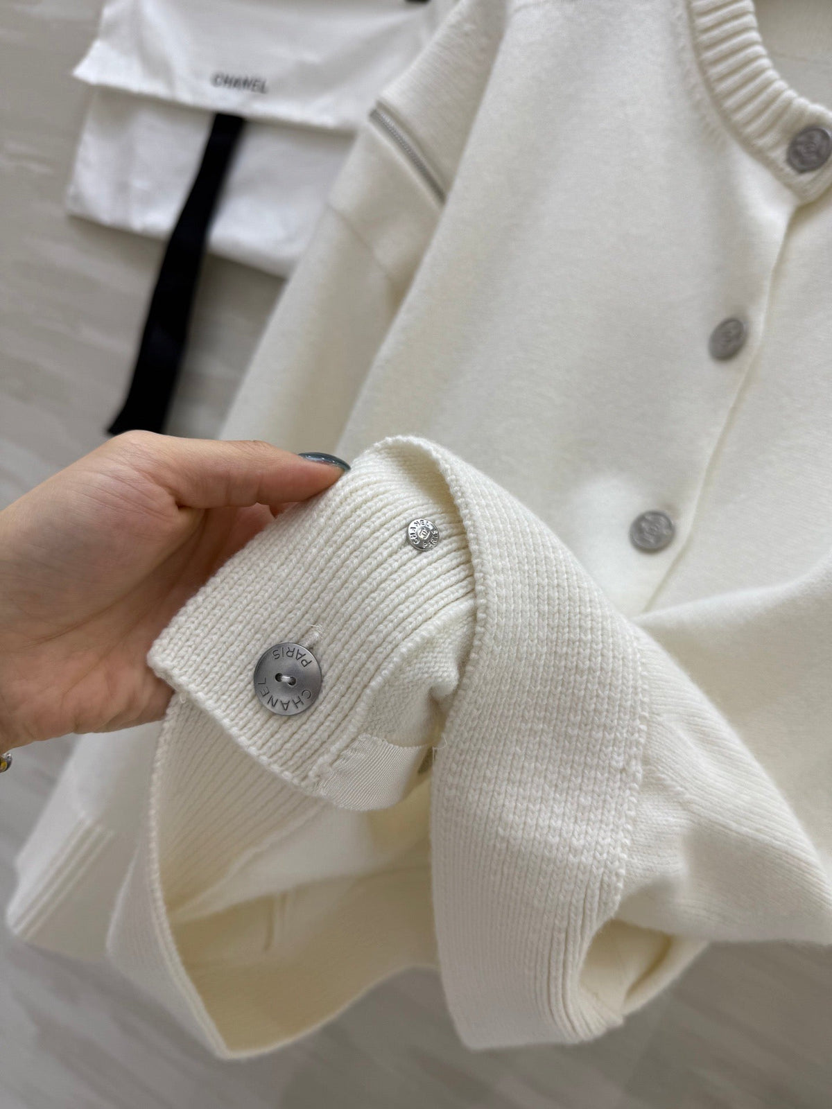 CC Round-Neck Cardigan White Wool 346503
