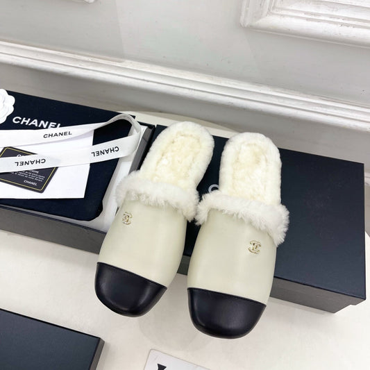 CC 25K Double C Pearl Fur Slippers Black Warm Beige Calfskin Shearing 586998