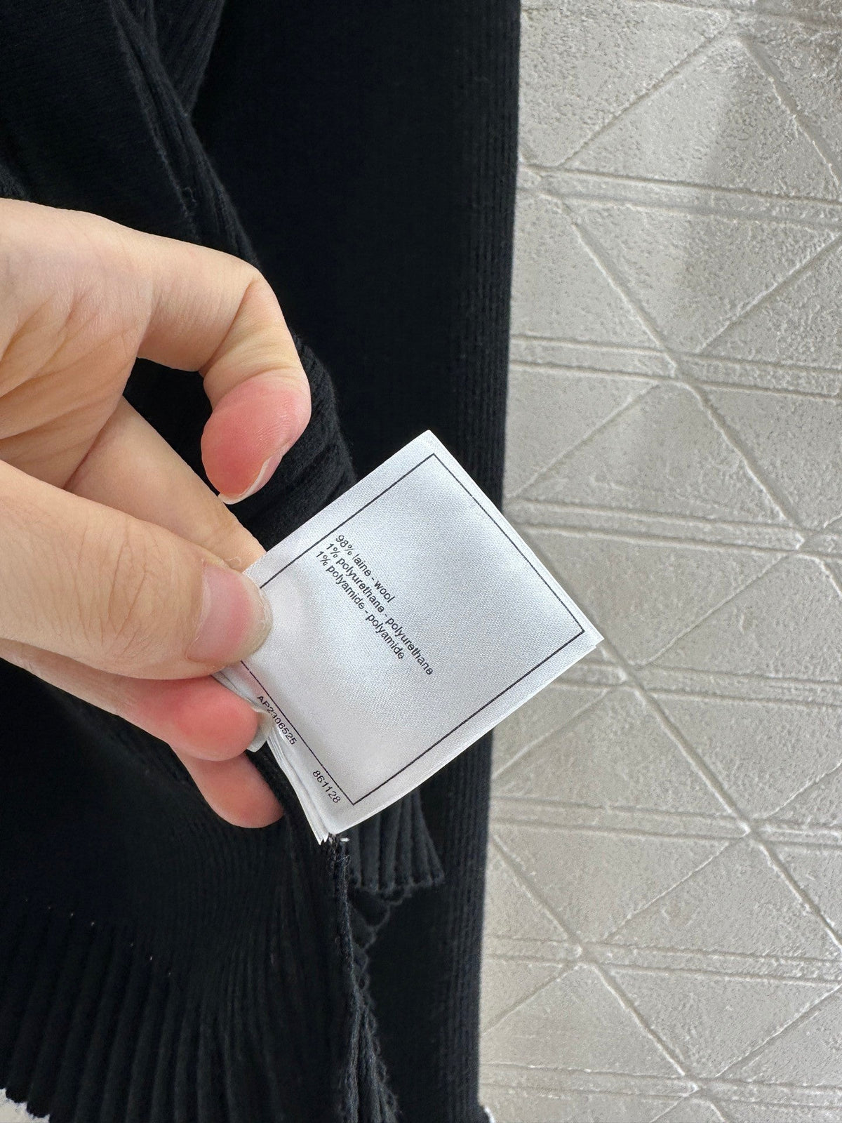 CHANEL WOOL CARDIGAN STYLE 272