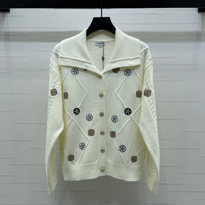 CHANEL 26 DIAMOND-PATTERNED LONG-SLEEVE WHITE CARDIGAN 335386