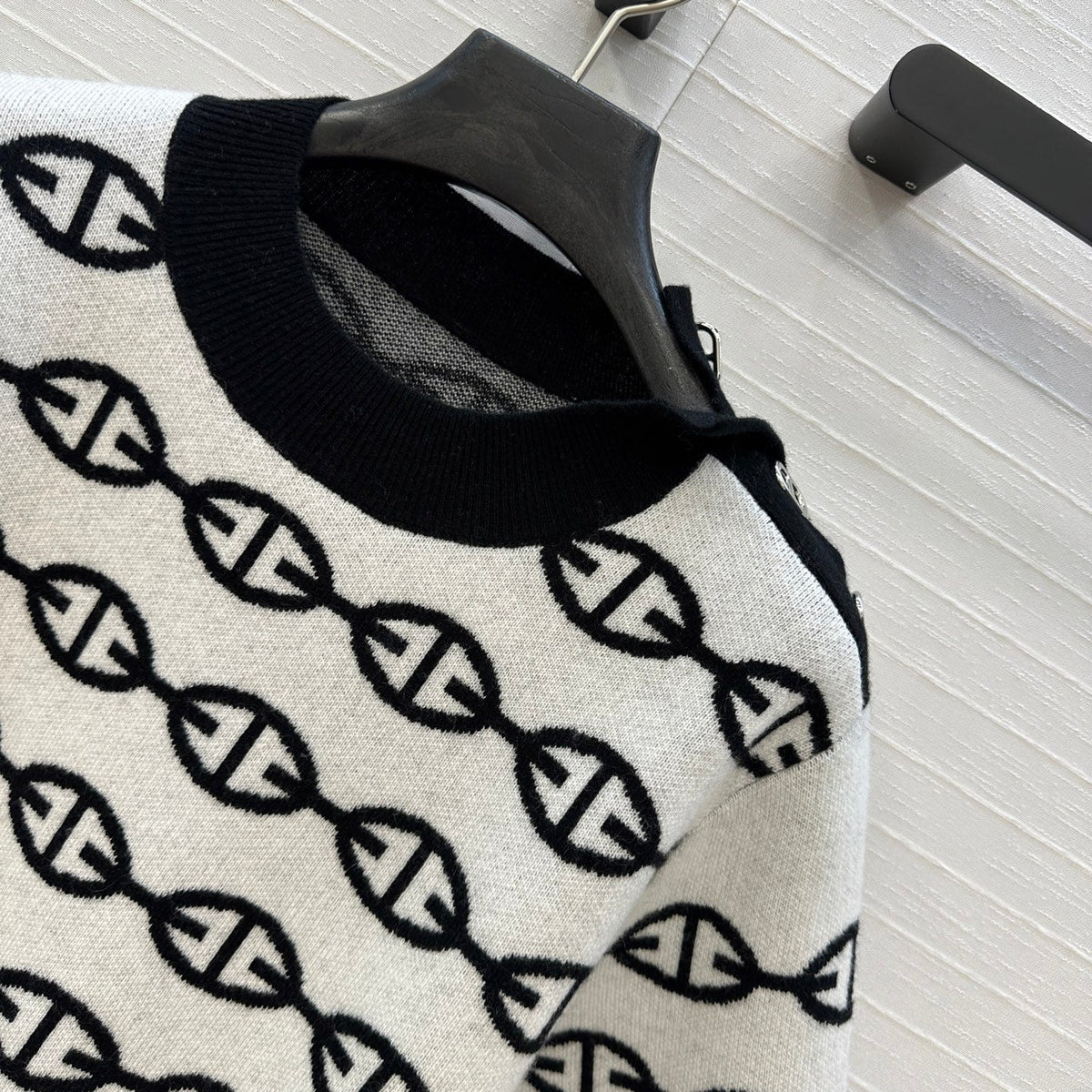 HM 25 Sweater White Mix Black Cashmere 02655