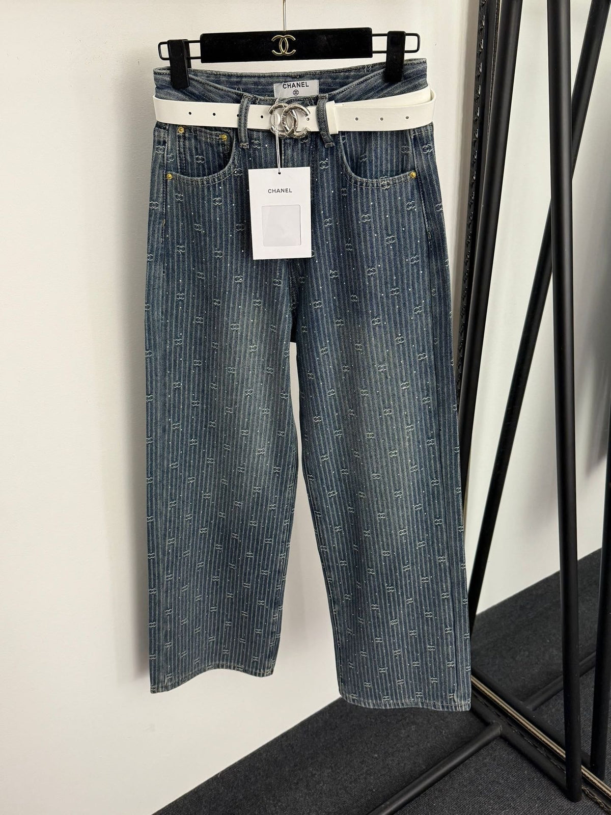 CHANEL 25S HIGH-WAISTED FLEECE-LINED JEANS 563