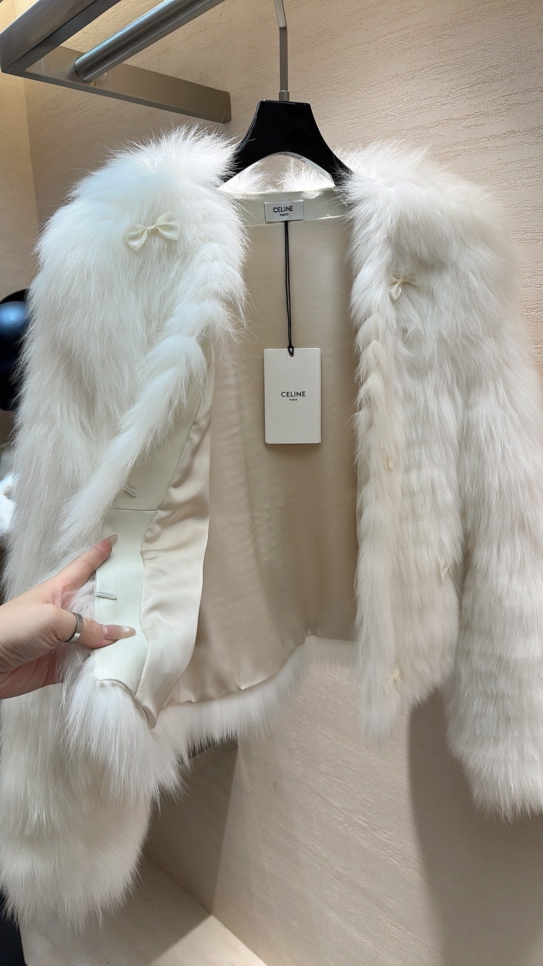 CELINE's 2025 New Fox Fur White Coat 333410