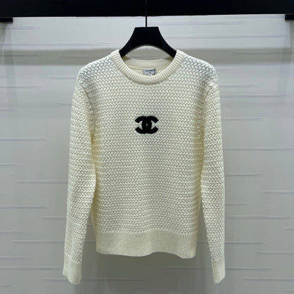 CHANEL 26 LOGO KNIT WHITE SWEATER 335409
