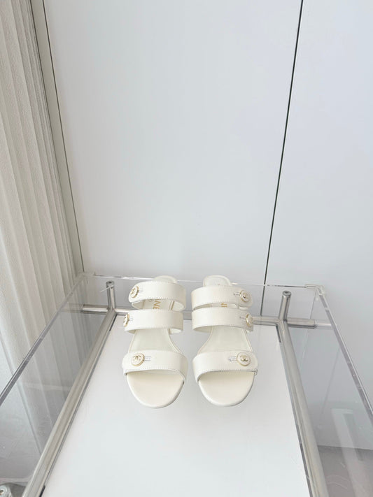 Chanel 26 Turnlock 40 White Sandal Mule in Lambskin 597399