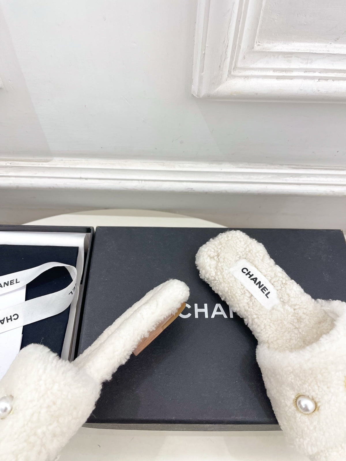 CC 25K Double C Pearl Fur Slippers White Shearing 587001