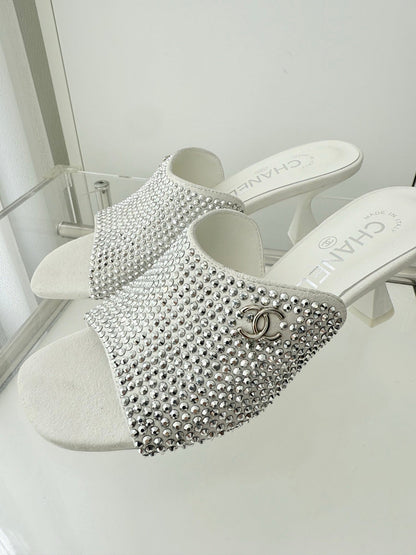 CC 26 Sandal 70 White Rhinstone Deer Hide 597373