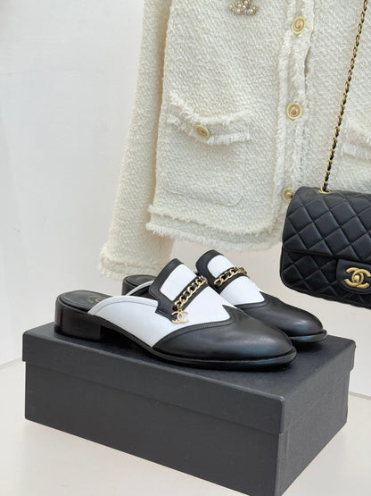 CC 25s Double C Buckle Half-Length Slippers Black White Calfskin 557702