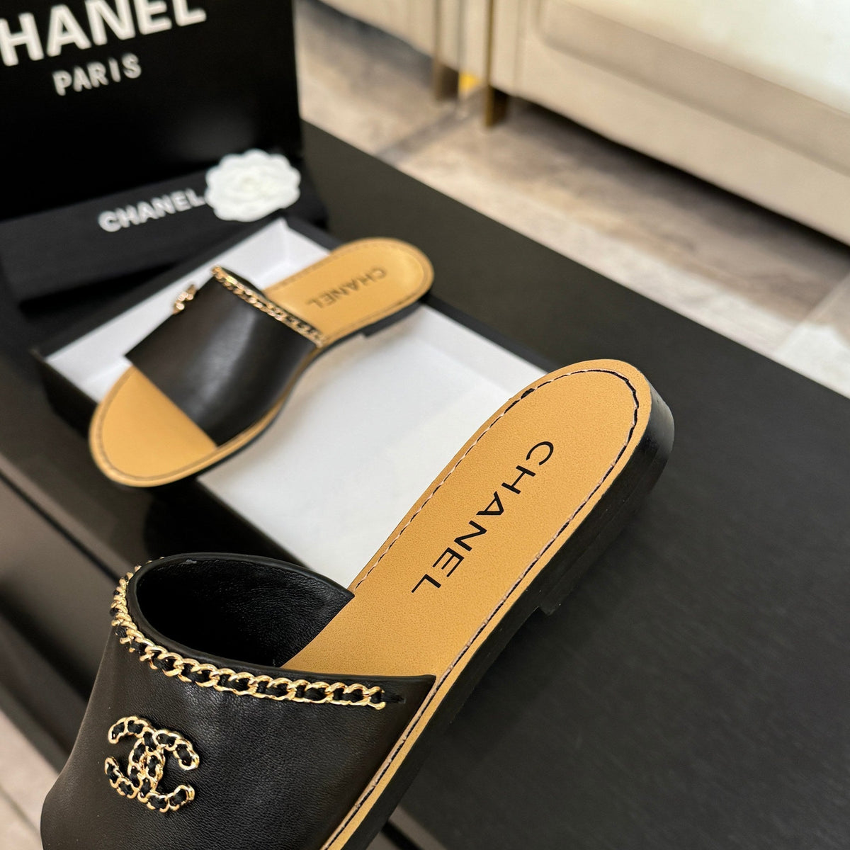 CC 26C Double C Chain Cross Black Beige Sheepskin