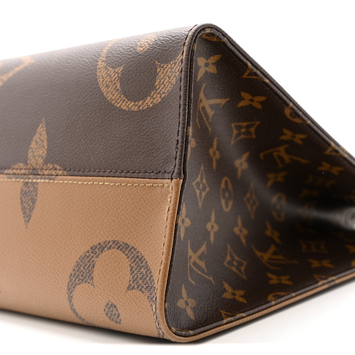 Reverse Monogram Giant Onthego MM