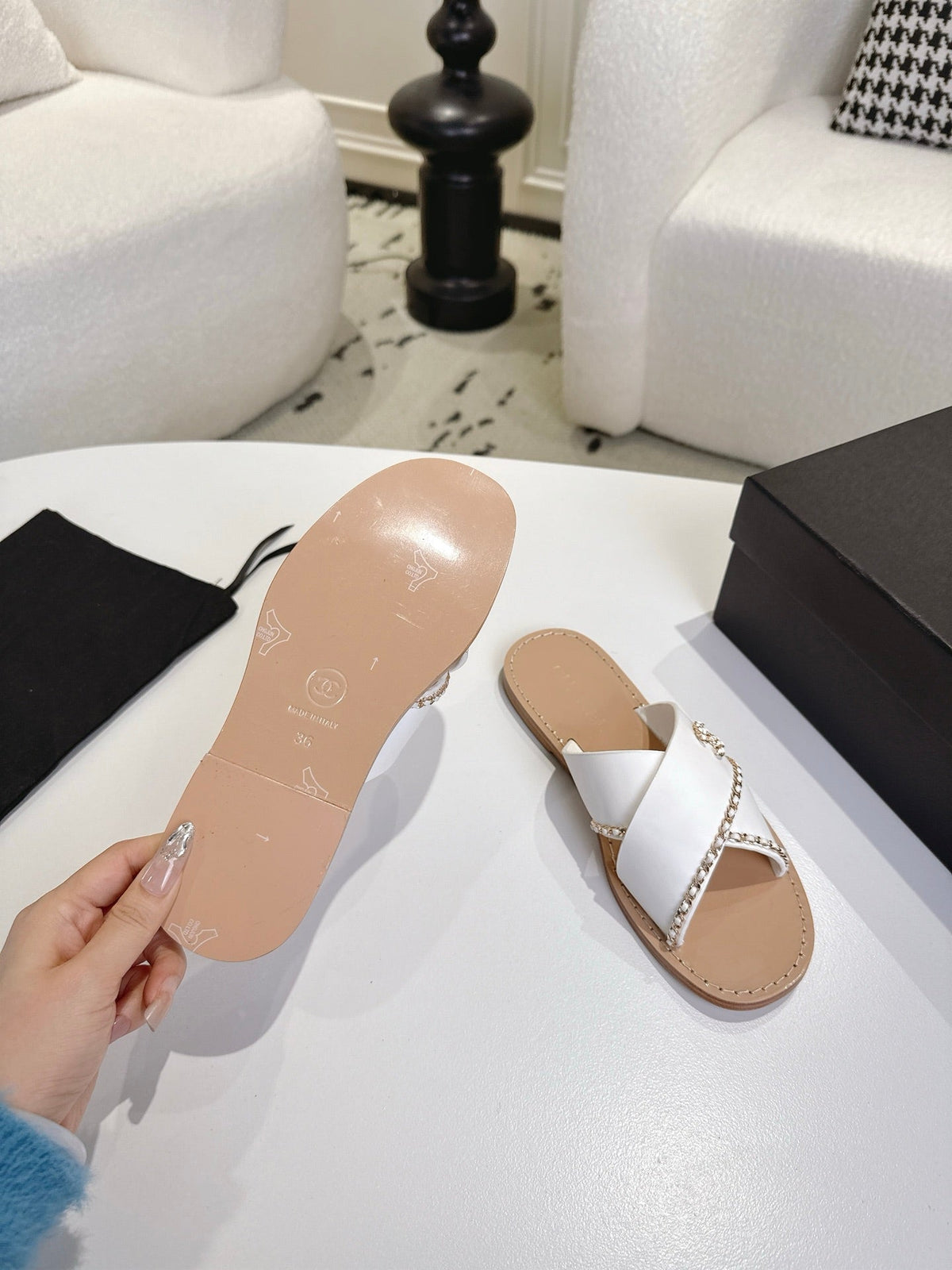 CC Cruise 2025/26 Mules White Light Beige Calfskin 570315