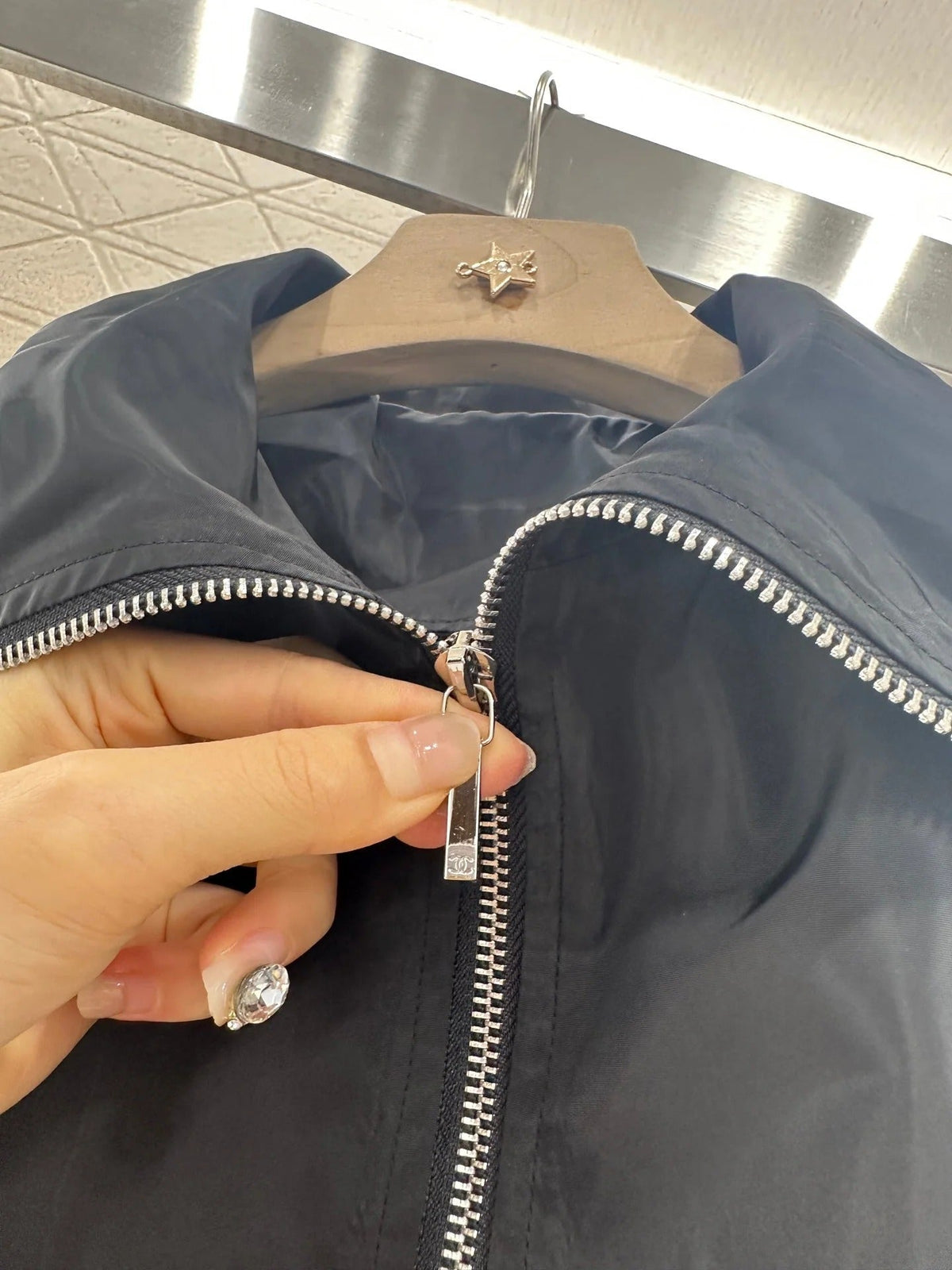 CHANEL SLEEVELESS TOP 272317