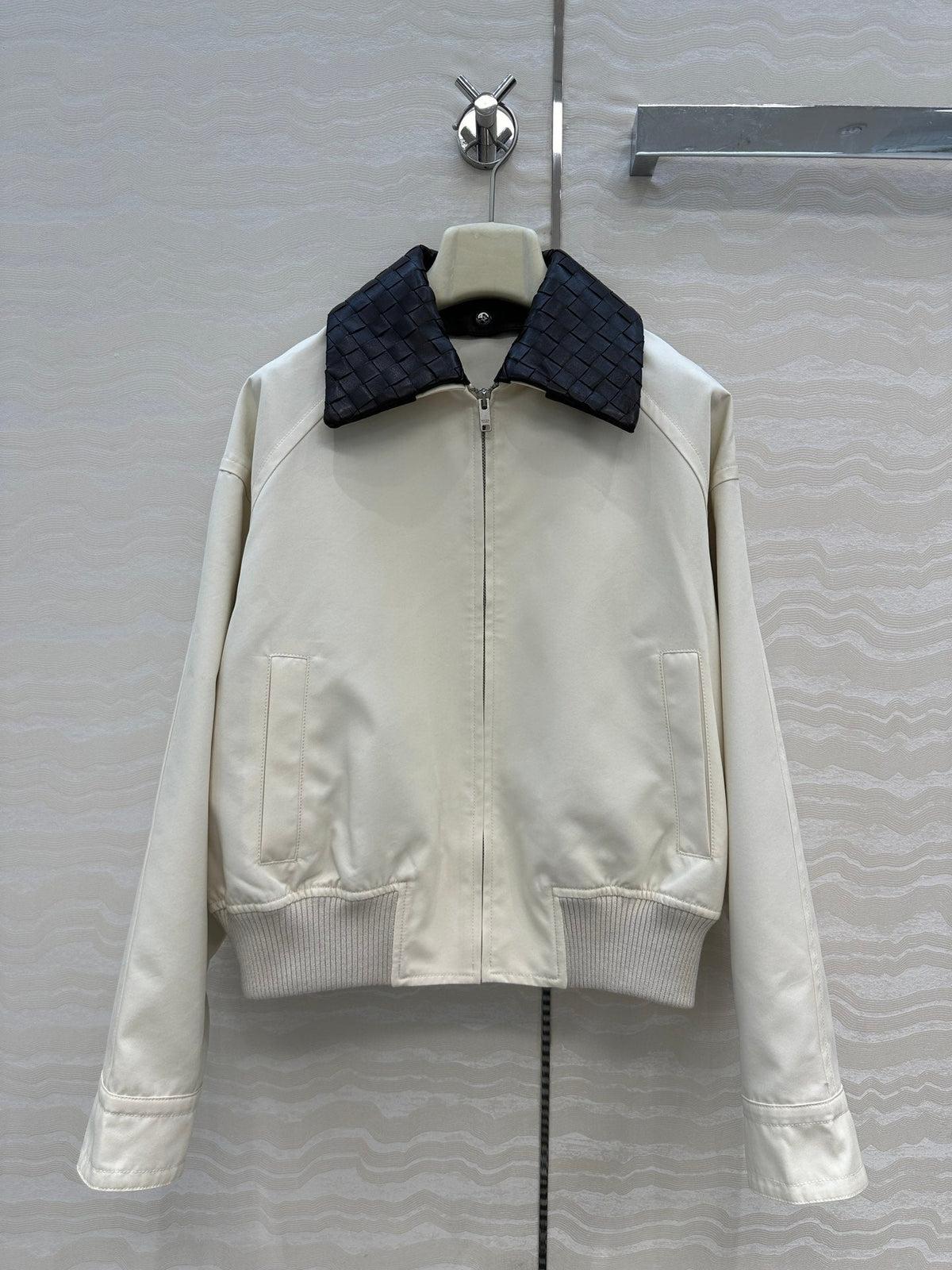 BV 25S Jacket Sheepskin Neck in White Cotton