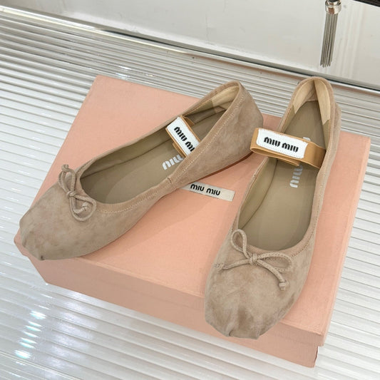 Miu Classic Bow Letter Ballet Flat Light Brown Suede 571004
