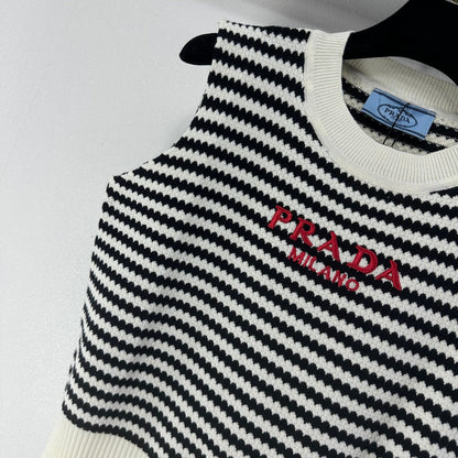 Prada 26s Knit Vest Black White Stripes Ribbed Knit 348999