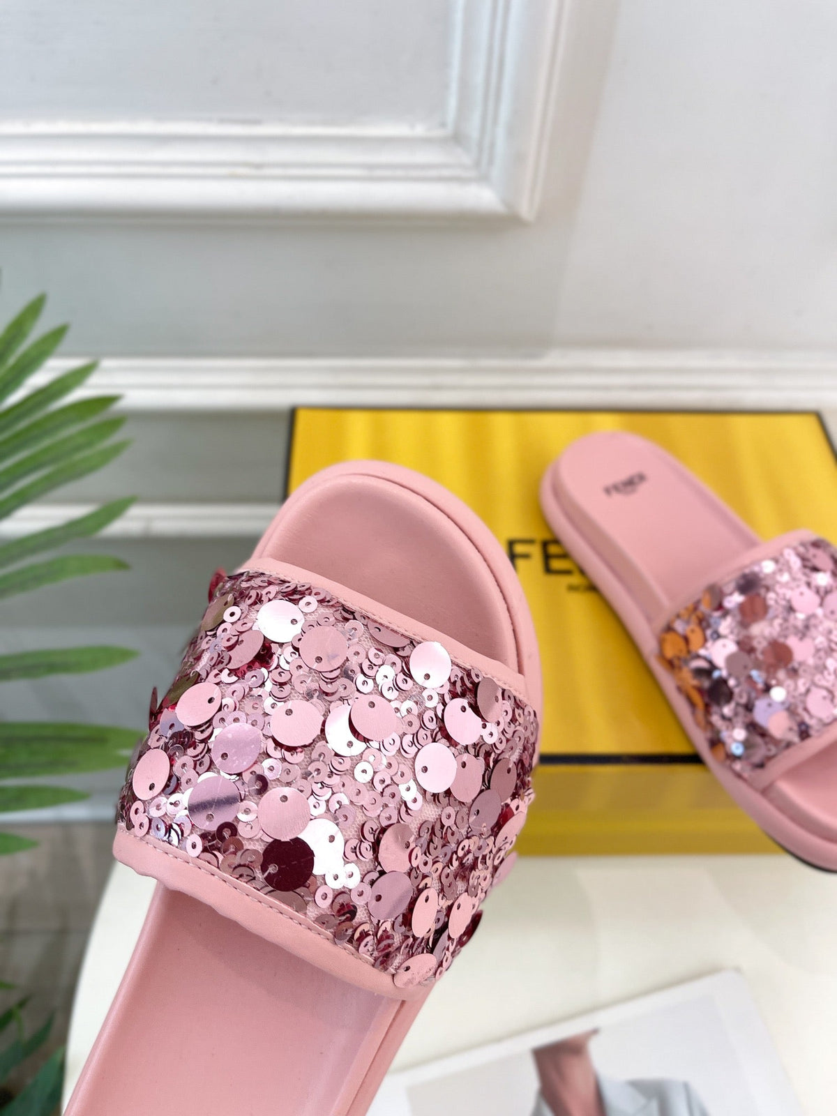 FENDI THICK SOLE 3 CM SEQUIN SLIPPER ROUGH PINK