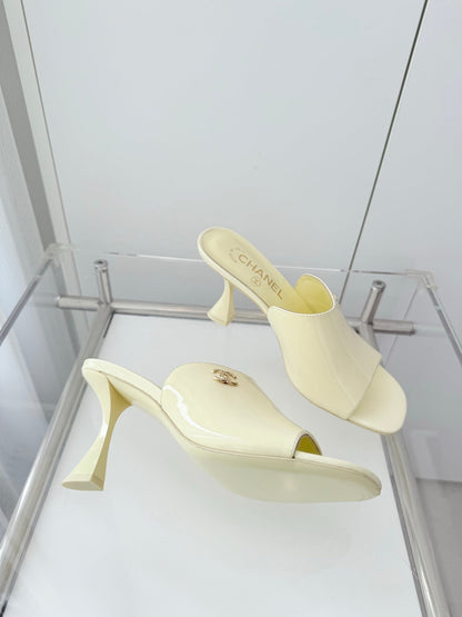 Chanel 26 Sandal 90 Lemon Yellow in Patent Leather 597368