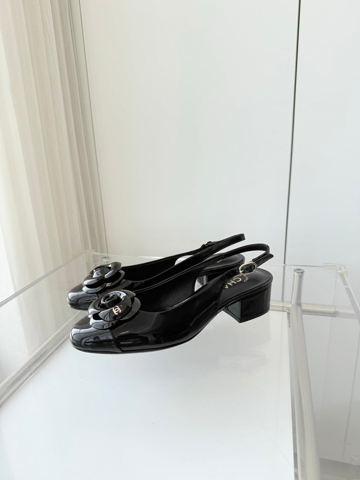 Chanel 26 Camellia High Heels 35 Black in Patent Leather 597414