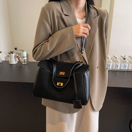 Retro Handbag With Pendant