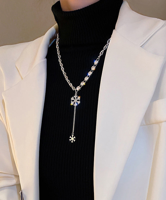 Beautiful Silk Alloy Zircon Snowflake Pendant Necklace