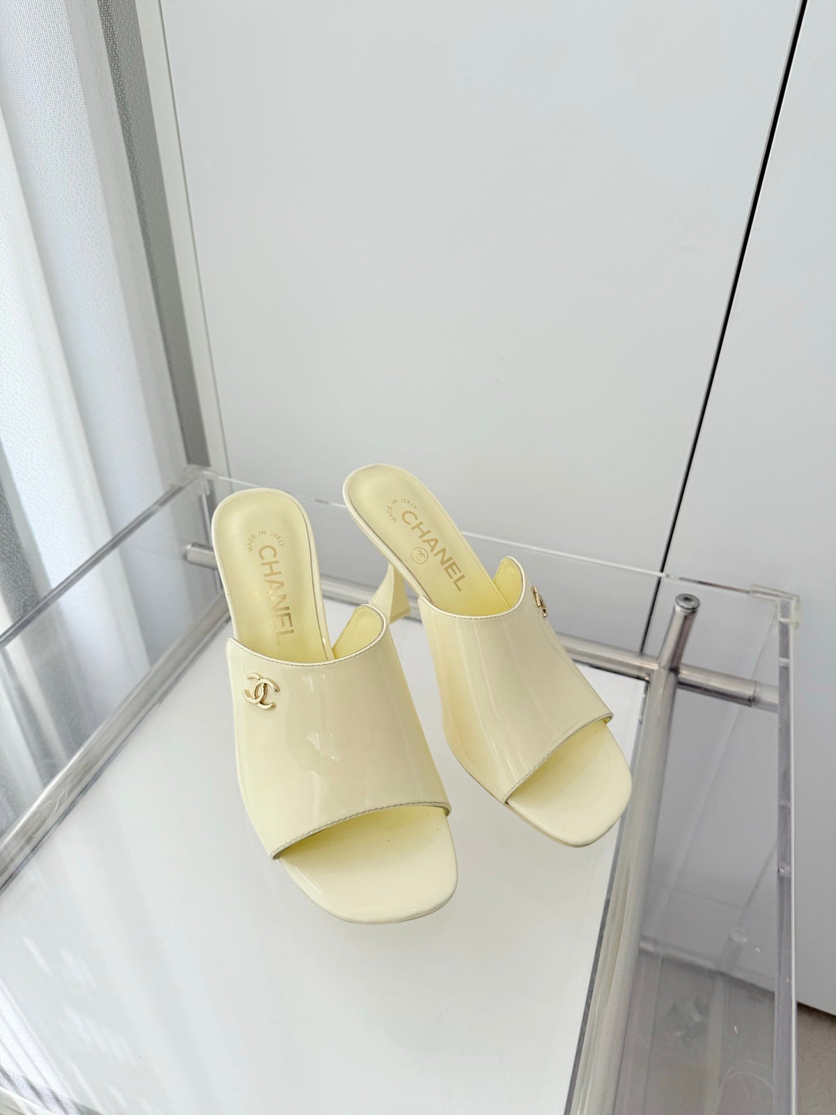 Chanel 26 Sandal 90 Lemon Yellow in Patent Leather 597368