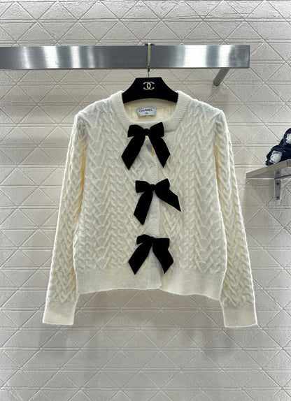 CC 26 Round Neck Bow Cardigan Red and Cream Wool 331418